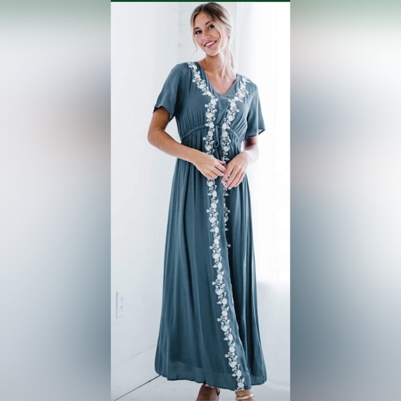 orange creek Dresses & Skirts - DYT Type 2 T2 Orange Creek Dusty blue embroidered maxi dress maternity S